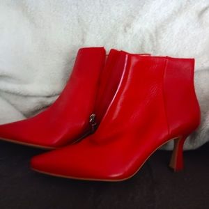 NWOT Louise et Cie Women US 7 Lenci Bootie Spool Heel Manhattan Red Leather Zip
